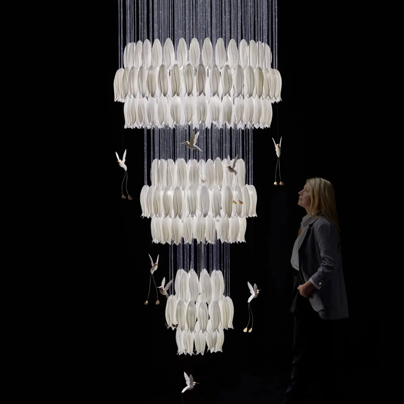 Большая Люстра для Лестницы Sagarti Contemporary chandelier ALBA GRAND Flowers & Birds Белый Золотой в Перми | Loft Concept 