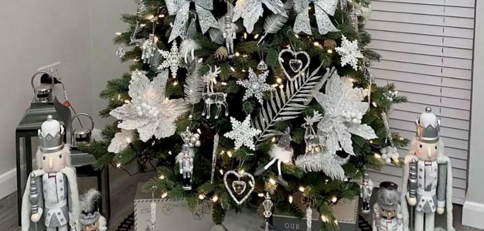 Дизайнерская Елка с Серебряным Декором Christmas Tree Silver Flowers Дизайнерская Елка с Серебряным Декором Christmas Tree Silver Flowers - Loft-Concept в Перми