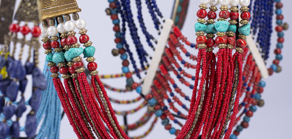 Ожерелье на подставке NECKLACE RED AND BRASS Ожерелье на подставке NECKLACE RED AND BRASS - Loft-Concept в Перми