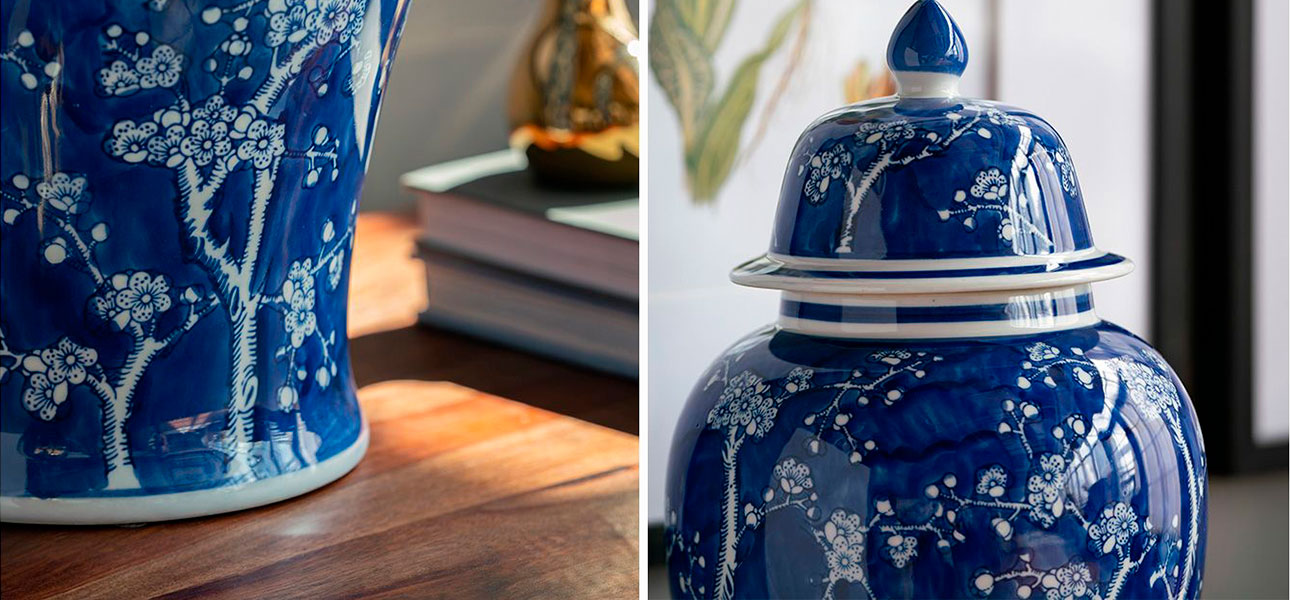 Ваза фарфоровая синяя с орнаментом Sakura - фото