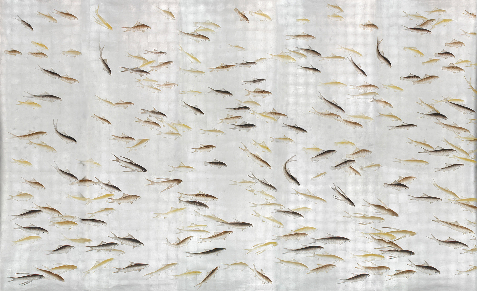 Обои ручная роспись Fishes Amber on Real Silver gilded silk Обои ручная роспись Fishes Amber on Real Silver gilded silk - постер Loft-Concept в Перми