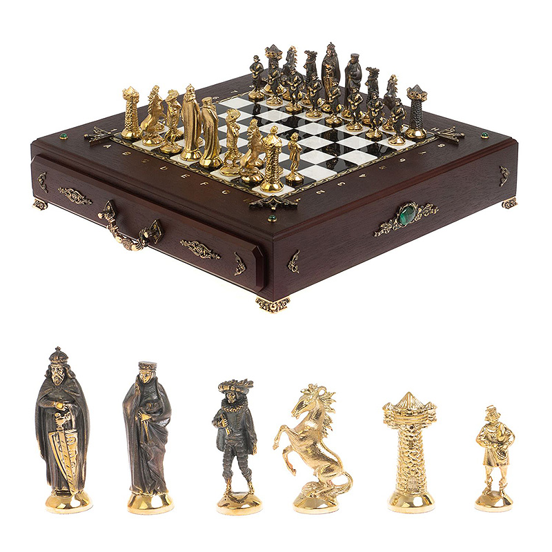 Шахматы в ларце из натуральных камней Змеевик Малахит Мрамор Decorative Thematic Chess  Бронза Золотой Черный Белый Коричневый Малахит в Перми | Loft Concept 