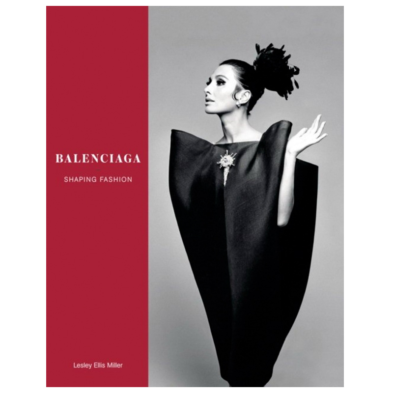 Balenciaga: Shaping Fashion  в Перми | Loft Concept 