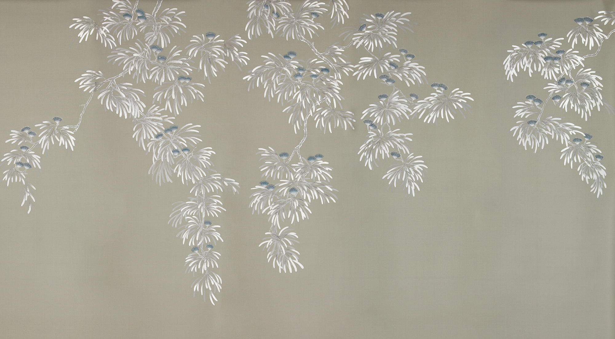 Обои ручная роспись Silk Tree Special Colourway on Pale Grey dyed silk Обои ручная роспись Silk Tree Special Colourway on Pale Grey dyed silk - постер Loft-Concept в Перми
