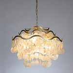 Люстра подвесная с белыми перламутровыми подвесками и изогнутыми золотистыми элементами Диаметр 60 см SHELL Chandelier варинант исполнения - 2 | Loft Concept в Перми