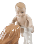 Статуэтка фарфоровая Девушка с ребенком Charming Statuette варинант исполнения - 1 | Loft Concept в Перми