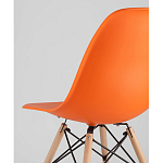 Пластиковый стул на ножках из массива бука Eames Orange варинант исполнения - 3 | Loft Concept в Перми