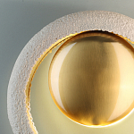 Бра с бежевым текстурным кольцом и латунным шаром в центре Tactile  варинант исполнения - 6 | Loft Concept в Перми