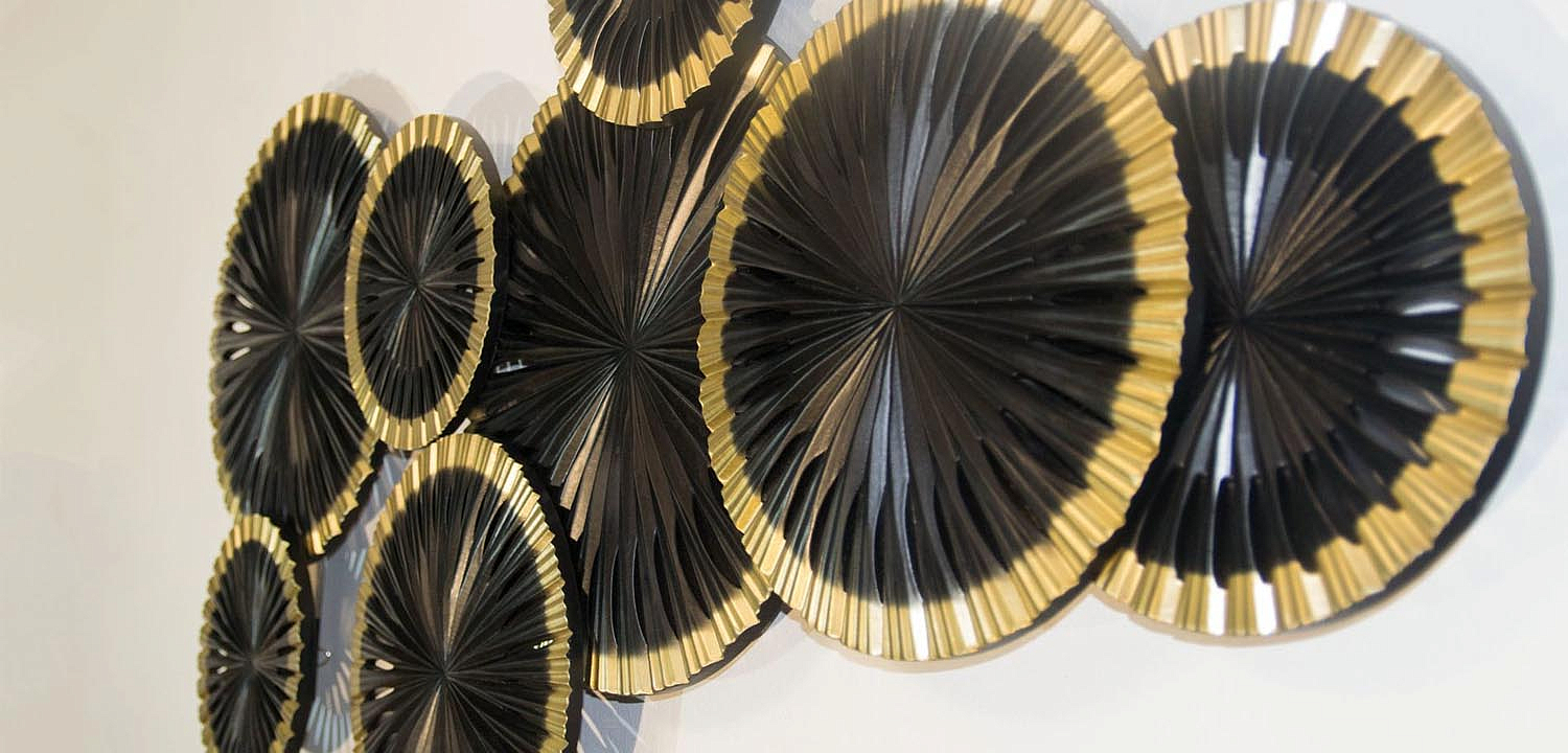 Арт-объект Apollo Black and Gold Wall Plaque Disc gap 8 Арт-объект Apollo Black and Gold Wall Plaque Disc gap 8 - Loft-Concept в Перми