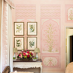 Обои ручная роспись Jharokha Arches Original colourway on pink painted Xuan paper варинант исполнения - 1 | Loft Concept в Перми