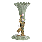 Ваза зеленая фарфоровая с волнистым краем с бронзовой фигуркой журавля Eden Garden  варинант исполнения - 1 | Loft Concept в Перми