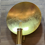 Бра с золотым круглым отражателем и открытой лампой Sun Glow Disc варинант исполнения - 4 | Loft Concept в Перми