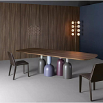 Обеденный стол деревянный с разноцветными фигурными ножками Cop варинант исполнения - 2 | Loft Concept в Перми