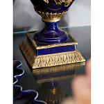 Подсвечник из темно-синего фарфора с бронзовыми элементами и цветами Eden Garden варинант исполнения - 6 | Loft Concept в Перми