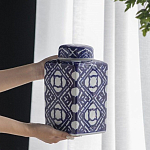 Ваза прямоугольной формы с крышкой и геометрическим узором в сине-белых цветах Blue & White Ornament  варинант исполнения - 8 | Loft Concept в Перми