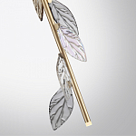 Подвесной светильник с золотистой вертикальной трубкой и декоративными прозрачными листьями из стекла Sylva  варинант исполнения - 8 | Loft Concept в Перми