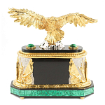 Часы настольные из натурального камня Малахит с декором в виде орла в подарочной коробке Eagle Stone Clock варинант исполнения - 4 | Loft Concept в Перми