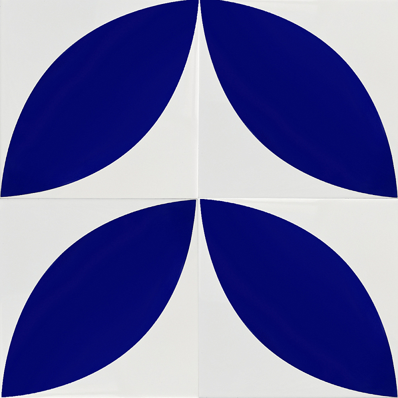 Дизайнерская плитка с узором Лепесток Синий Черный Фиолетовый в Перми | Loft Concept 