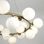 Кольцевая люстра с белыми стеклянными  плафонами в форме шара Berries Chandelier варинант исполнения - 3 | Loft Concept в Перми