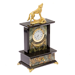 Часы настольные с декором в виде волка из натурального камня Офиокальцит Wolf Stone Clock варинант исполнения - 2 | Loft Concept в Перми