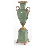 Ваза зеленого цвета из фарфора на высокой подставке с бронзовыми ручками Eden Garden porcelain and bronze варинант исполнения - 2 | Loft Concept в Перми