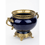Ваза темно-синяя фарфоровая на бронзовой подставке с ажурным ободком и изогнутыми ручками Eden Garden варинант исполнения - 2 | Loft Concept в Перми