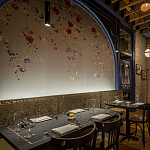 Обои ручная роспись Falling Flowers Standard colourway on Pale Grey dyed silk варинант исполнения - 2 | Loft Concept в Перми