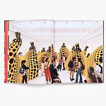 Книга по искусству Yayoi Kusama: I Spend Each Day Embracing Flowers варинант исполнения - 4 | Loft Concept в Перми