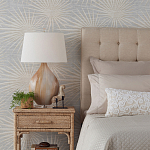 Настольная лампа на прозрачным основании с тканевым конусообразным абажуром Cream варинант исполнения - 2 | Loft Concept в Перми