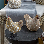 Статуэтка курица с резными белыми цветами на бежевой фактурной поверхности Rustic Chicken варинант исполнения - 4 | Loft Concept в Перми
