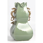 Ваза зеленого цвета из фарфора с бронзовыми ручками в виде драконов и рельефным цветочным декором Eden Garden porcelain and bronze варинант исполнения - 4 | Loft Concept в Перми