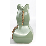 Ваза зеленого цвета из фарфора с бронзовыми ручками в виде драконов и рельефным цветочным декором Eden Garden porcelain and bronze варинант исполнения - 3 | Loft Concept в Перми