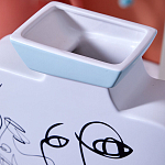 Ваза плоская белая с абстрактными черными линиями в форме лиц Faces of Imagination варинант исполнения - 6 | Loft Concept в Перми