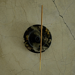 Круглая подставка под благовония из эпоксидной смолы с цветами черная Epoxy Resin Flowers Incense Stand Black варинант исполнения - 3 | Loft Concept в Перми