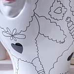 Ваза с декоративными лицами и графическими элементами в виде сердец и символов Faces of Imagination варинант исполнения - 10 | Loft Concept в Перми