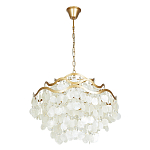 Люстра подвесная с белыми перламутровыми подвесками и изогнутыми золотистыми элементами Диаметр 60 см SHELL Chandelier варинант исполнения - 1 | Loft Concept в Перми