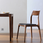 Стул деревянный с мягким сиденьем из черной натуральной кожи Moon Walnut Furniture варинант исполнения - 5 | Loft Concept в Перми