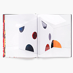 Книга по искусству Yayoi Kusama: I Spend Each Day Embracing Flowers варинант исполнения - 5 | Loft Concept в Перми