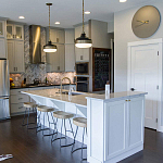 Подвесной светильник с круглым белым плафоном в индустриальном стиле Feiss варинант исполнения - 7 | Loft Concept в Перми