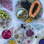 Круглый поднос из эпоксидной смолы с цветами белый Epoxy Resin Flowers Tray White варинант исполнения - 3 | Loft Concept в Перми