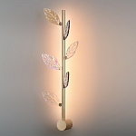 Бра с золотистой вертикальной трубкой и декоративными прозрачными листьями из стекла Sylva  варинант исполнения - 4 | Loft Concept в Перми