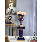 Ваза темно-синего цвета из фарфора с бронзовыми ручками в виде фигур Eden Garden porcelain and bronze варинант исполнения - 9 | Loft Concept в Перми