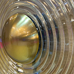 Бра с круглым рифленым плафоном янтарного цвета Savio Glass Disc Light варинант исполнения - 1 | Loft Concept в Перми