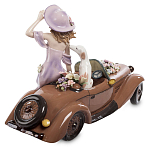 Статуэтка фарфоровая Девушка с автомобилем Charming Statuette варинант исполнения - 2 | Loft Concept в Перми