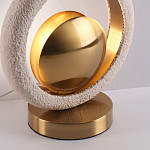 Настольная лампа с бежевым текстурным кольцом и латунным шаром в центре Tactile   варинант исполнения - 8 | Loft Concept в Перми