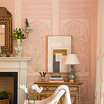 Обои ручная роспись Jharokha Arches Original colourway on pink painted Xuan paper варинант исполнения - 2 | Loft Concept в Перми