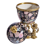 Шкатулка в форме яйца на величественных львах из фарфора с бронзовыми элементами Eden Garden варинант исполнения - 2 | Loft Concept в Перми