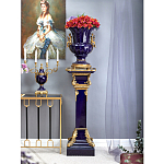 Подсвечник из темно-синего фарфора на бронзовой подставке с фигурками ангелов и декоративными ручками Eden Garden варинант исполнения - 2 | Loft Concept в Перми