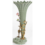 Ваза зеленая фарфоровая с волнистым краем с бронзовой фигуркой журавля Eden Garden  варинант исполнения - 2 | Loft Concept в Перми