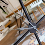 Часы настенные зеркальные с серебряным металлическим циферблатом Mirror Tower Clock варинант исполнения - 3 | Loft Concept в Перми